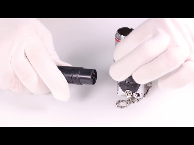 Conector plástico del tornillo de la prenda impermeable circular negra del poder 25A, conectores rápidos eléctricos impermeables